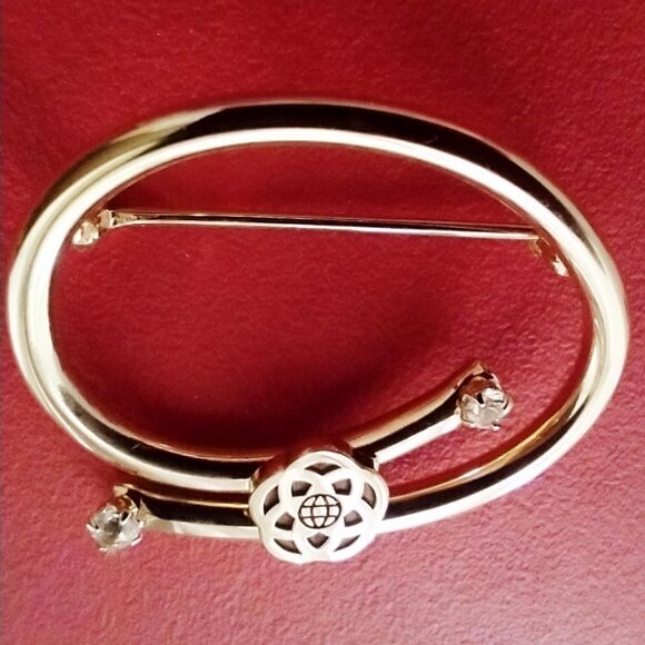 Vintage Disney Epcot Brooch Pin 80s Goldtone Unisex Signed Original Box - Picture 3 of 14